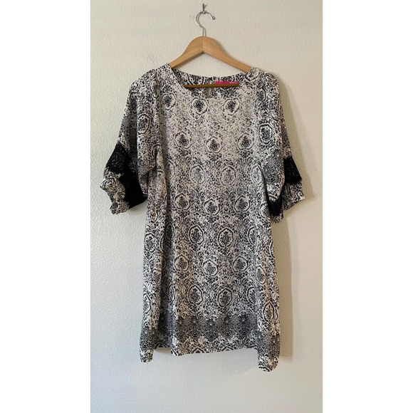 Pinkyotto Size S Black White Floral Damask Shift Dress Lace Trim Kimono Sleeve - Picture 2 of 8